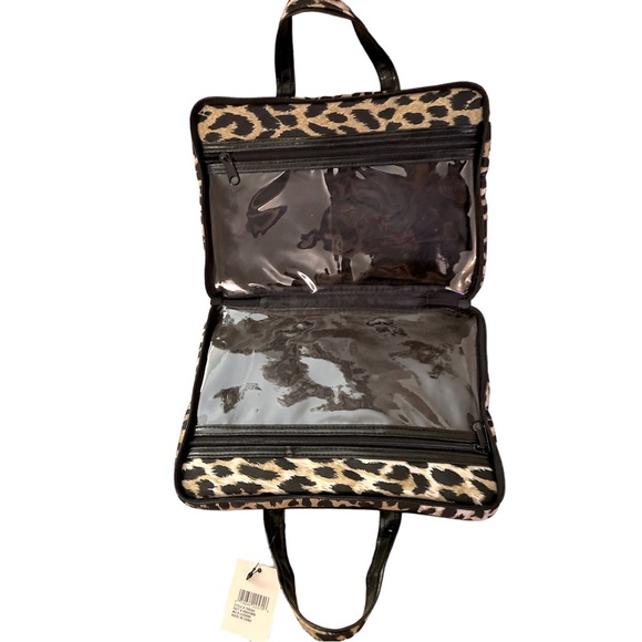 Travel bag leopard print 2 large interior sections cosmetics or toiletries NWT - Picture 2 of 5